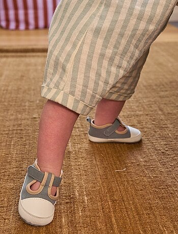 Chaussons esprit baskets en toile