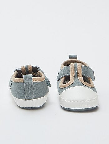 Chaussons esprit baskets en toile