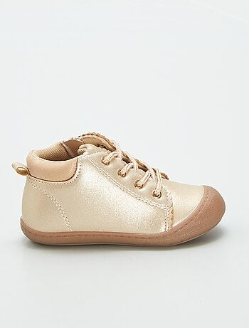 Chaussures premiers pas dorées
