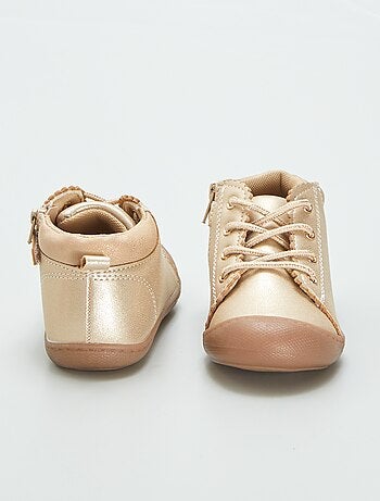 Chaussures premiers pas dorées