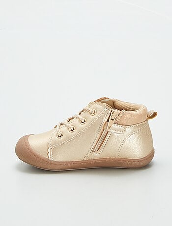 Chaussures premiers pas dorées