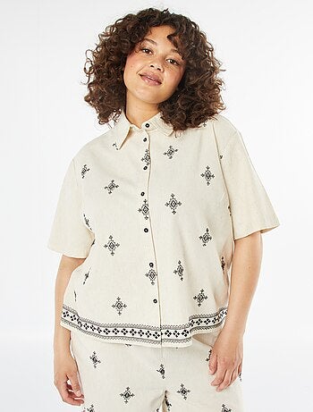 Chemise à manches courtes avec motifs brodés