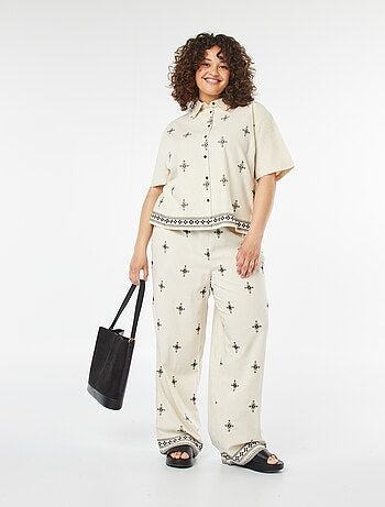 Chemise à manches courtes avec motifs brodés