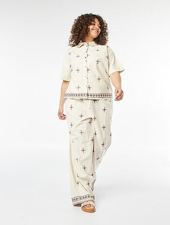 Chemise à manches courtes avec motifs brodés