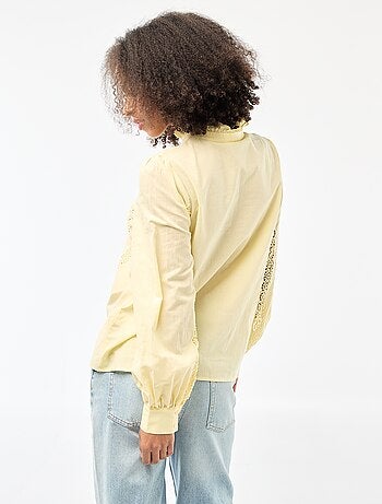 Chemise avec broderies anglaises et volants au col