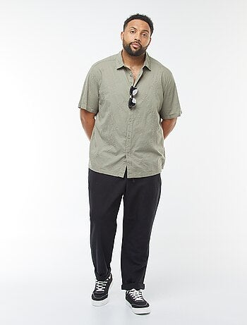 Chemise manches courtes avec broderies fleurs all over