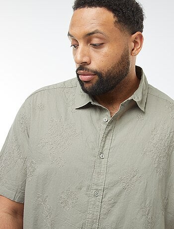 Chemise manches courtes avec broderies fleurs all over