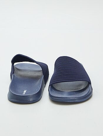 Claquettes de piscine