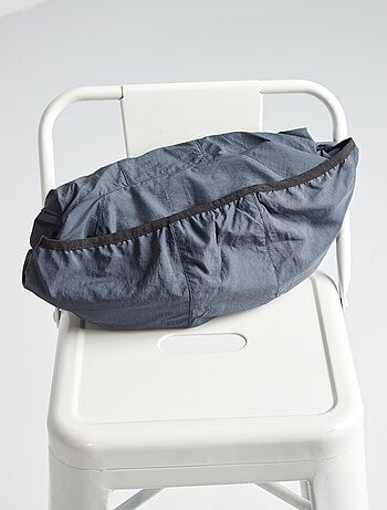 Coupe vent uni pliable dans la capuche
