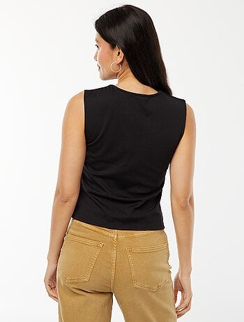 Débardeur avec fente twistée au col