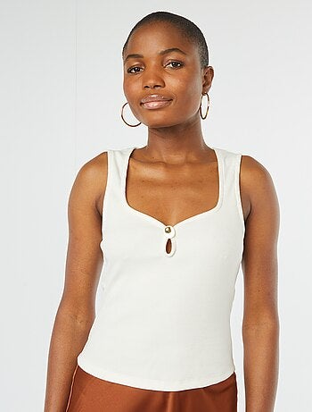 Débardeur sans manches avec encolure dégagée et bouton doré fantaisie