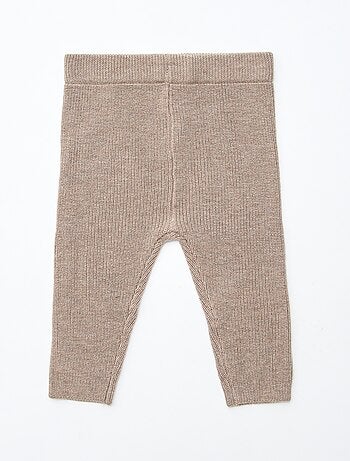 GIFTBOX brassière + pantalon + chaussettes + bonnet + bavoir