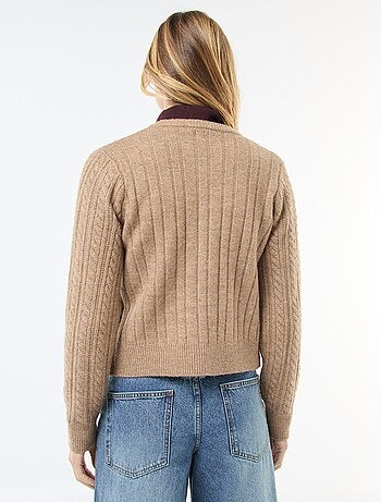 Gilet en maille torsade avec boutonnage doré