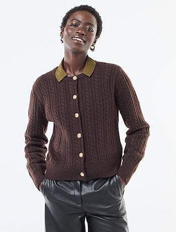Gilet en maille torsade avec boutonnage doré