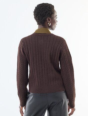 Gilet en maille torsade avec boutonnage doré