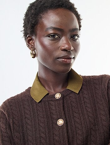 Gilet en maille torsade avec boutonnage doré
