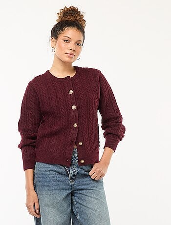 Gilet en maille torsade avec boutonnage doré