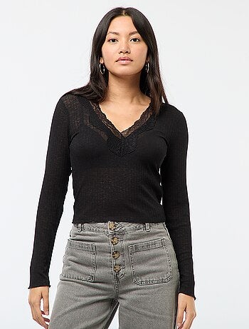 Haut en dentelle manches longues