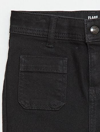 Jean coupe flare/bootcut avec poches plaquées