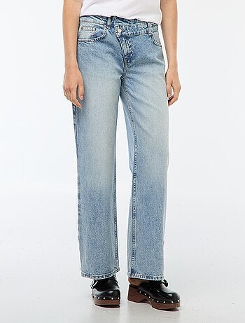 Jean coupe large et taille haute avec ceinture asymétrique