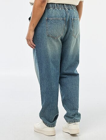 Jean mom à la taille élastiquée