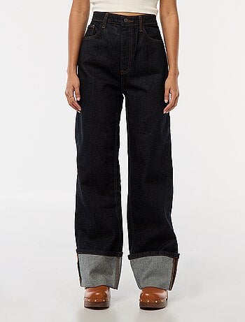 Jean regular / taille haute avec large revers à la base