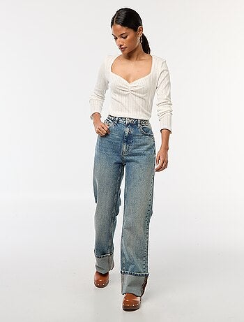 Jean regular / taille haute avec large revers à la base