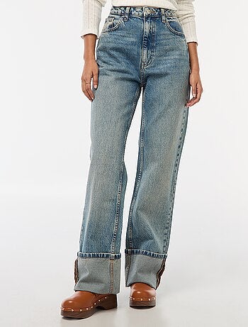 Jean regular / taille haute avec large revers à la base