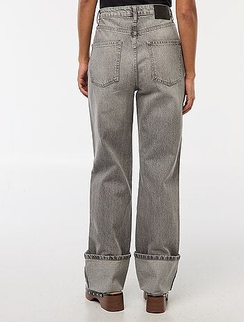 Jean regular / taille haute avec large revers à la base