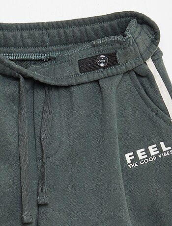 Jogging large avec bandes contrastantes