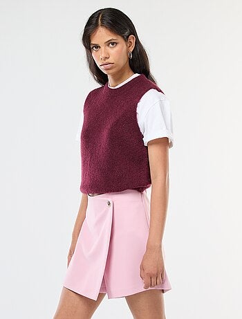 Jupe short asymétrique avec bouton doré
