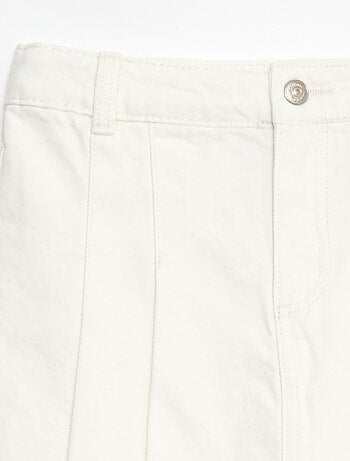 Jupe short en denim plissé