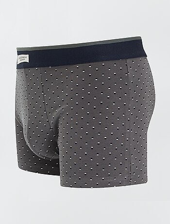 Lot 3 boxers stretch