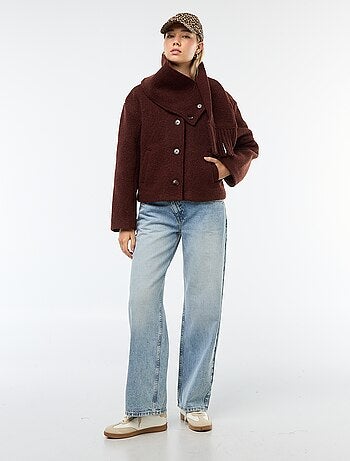 Manteau court en laine avec une écharpe amovible
