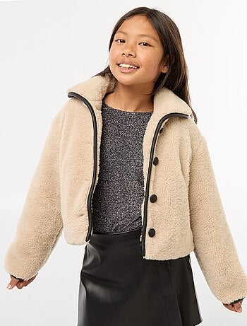 Manteau fausse fourrure avec ouverture pressionnée