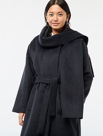 Manteau long façon lainage col rond avec écharpe cousue