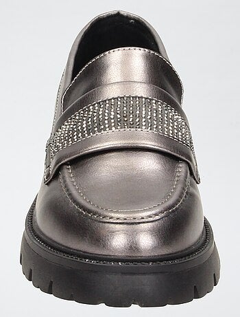 Mocassins vernis argenté avec brides à strass