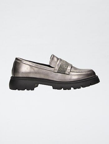 Mocassins vernis argenté avec brides à strass