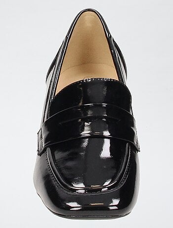 Mocassins vernis avec brides fantaisies