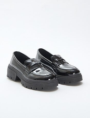 Mocassins vernis avec semelle crantée