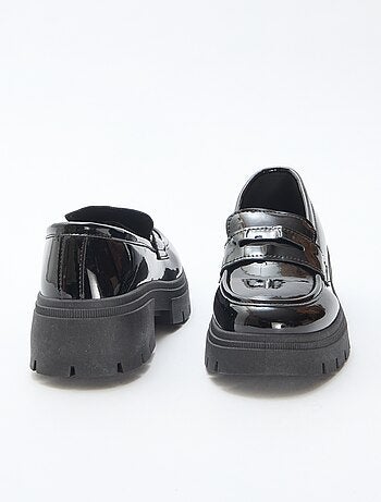 Mocassins vernis avec semelle crantée