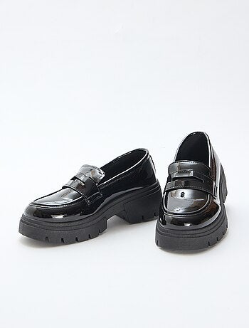 Mocassins vernis avec semelle crantée