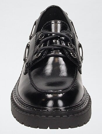 Mocassins vernis avec semelles crantées