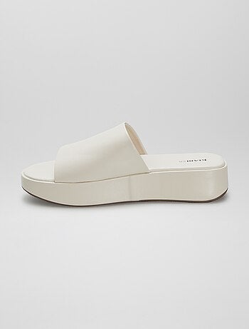 Mules compensées en simili