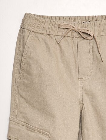 Pantalon avec poches sur les côtés