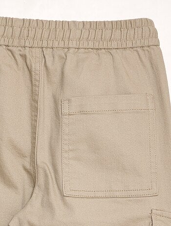 Pantalon avec poches sur les côtés