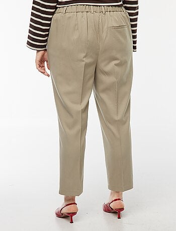 Pantalon cigarette avec ouverture par crochet et zippée