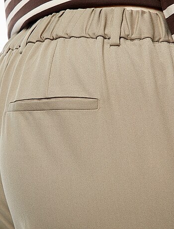Pantalon cigarette avec ouverture par crochet et zippée