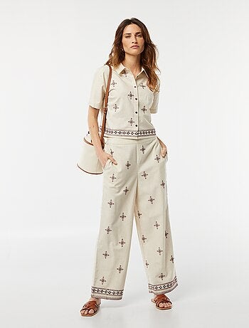 Pantalon large 3/4 avec broderies