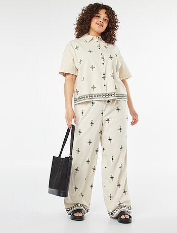 Pantalon large 3/4 brodé